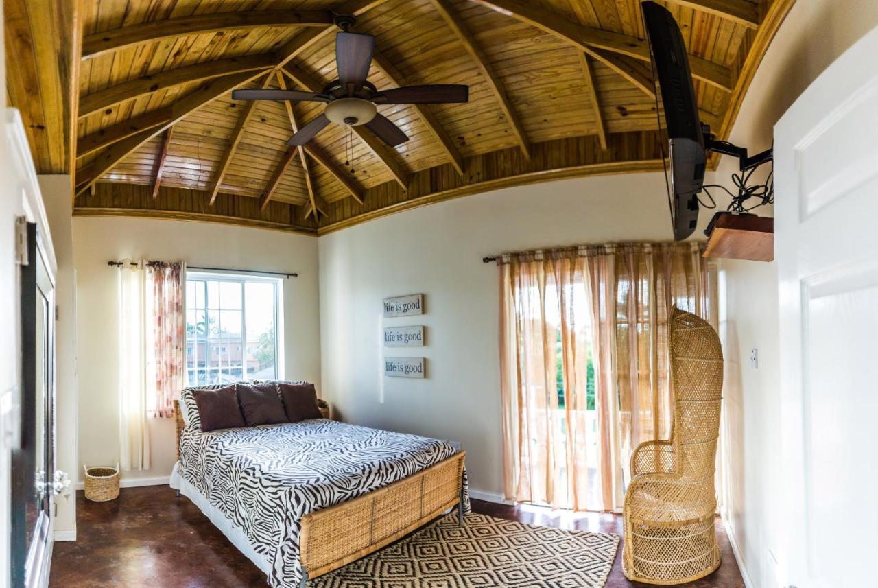 Blue Paloma Bed & Breakfast Lucea Exterior photo